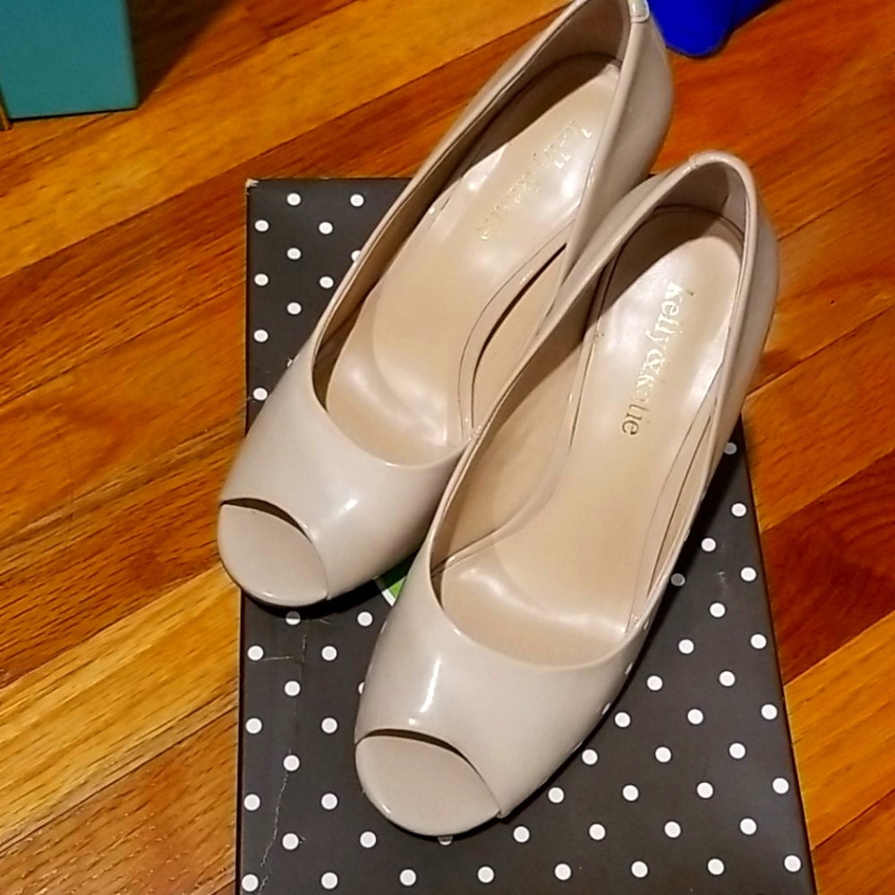 Nude Pumps